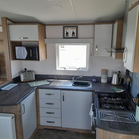 Visma Caravan Llanddwywe Exteriör bild