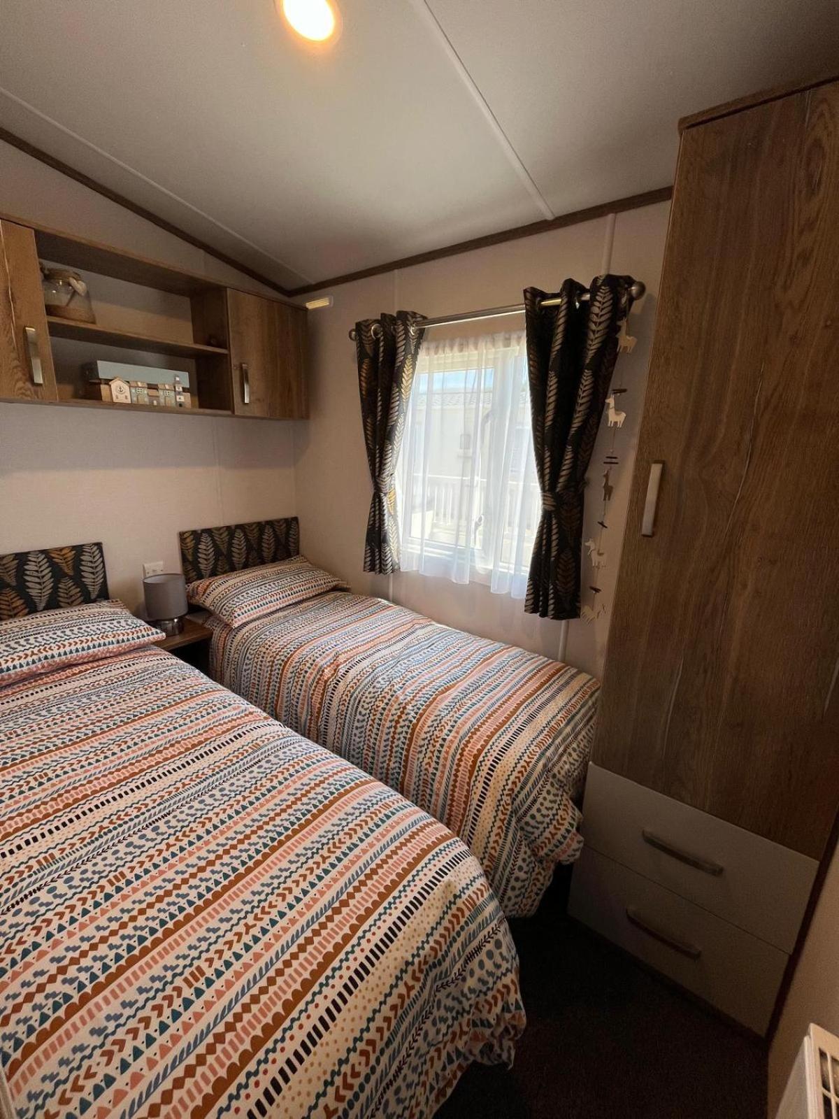 Visma Caravan Llanddwywe Exteriör bild