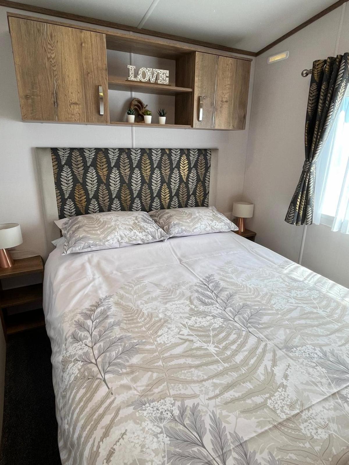 Visma Caravan Llanddwywe Exteriör bild