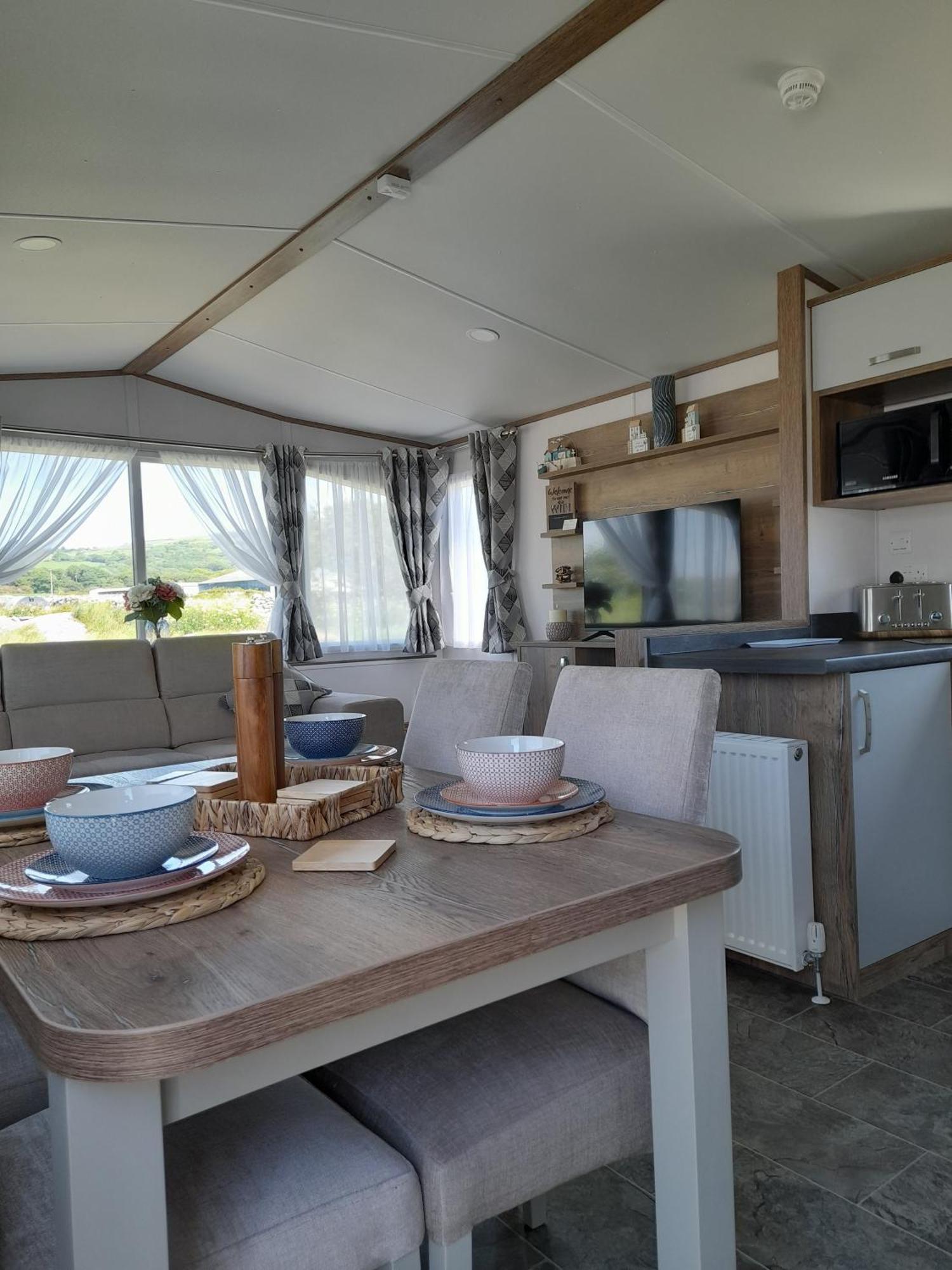 Visma Caravan Llanddwywe Exteriör bild